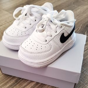 Infant size 3 Nike Air Force / black & white nike/ infant shoes